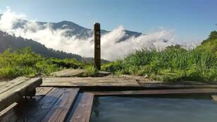 「車で行ける・夏でも混雑ナシ・絶景独り占め」！ 穴場キャンプ場からの北アルプスの秘湯・新潟県「蓮華温泉」の野天風呂巡りレポート