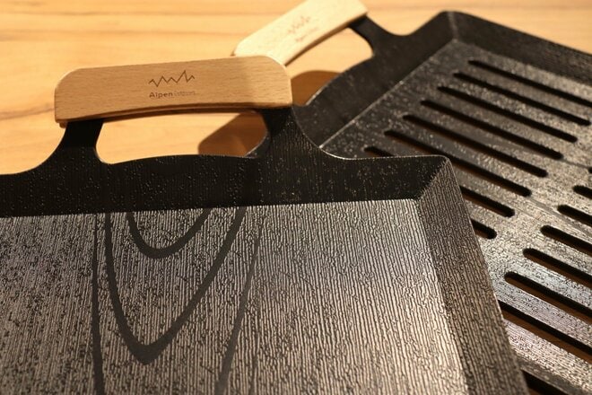 【ショップ店員に聞く！ イチ推しアウトドアギア】焚き火料理を楽しくしてくれる、大人気の鍋と“新作”アルミグリドル〈アルペントーキョー vol.18〉の画像005