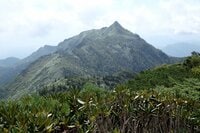 【山頂から景色が一変する百名山】絶景の稜線歩きが待つ「もうひとつのホタカ」へ