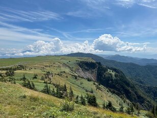 【秋山を満喫！日帰りで行く百名山・第2回】珍しく山名に“山”や“岳”がつかない百名山！ 車で行ける高原大地の「美ヶ原」