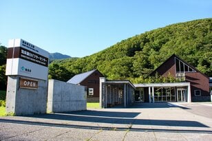 シャチやヒグマのリアルな大きさを体感！ 世界自然遺産の自然と歴史、文化がまるごとわかる「知床羅臼ビジターセンター」ってどんなところ？【北海道・羅臼町】