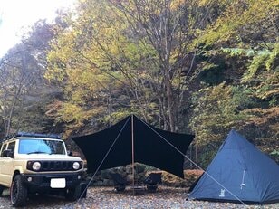 「統一感がスゴい！」人気急上昇中のブラックキャンプのススメ「最初にキメたい5つのギア」