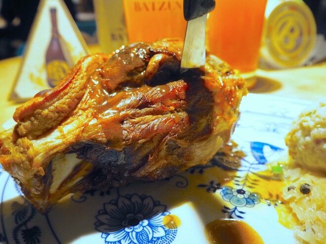 世界遺産ドロミティ山塊の玄関口の街は軽食もドルチェも満載の食べ歩き天国！ ビアホールで味わう絶品郷土料理も！【ブーツの国の街角で vol.03「ボルツァーノ」イタリア：トレンティーノ＝アルト・アディジェ州】の画像001