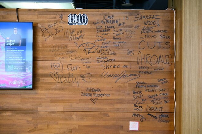 「青森スプリング・スキーリゾート」  新サービス “リゾートガイドツアー” にレジェンド・スノーボーダーと参加！  ハイク不要の “パウダースノー” 堪能レポート！【青森県鯵ヶ沢町】の画像020