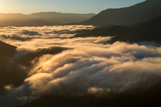 【登山】“滝雲”の名所、枝折峠！  遥かなる稜線を辿る紅葉の百名山「越後駒ヶ岳」へ   新潟県 2026年の画像003