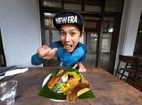 【皿からハミ出る超特大ソーキ＆南国食材の絶品スパイスカレー…】「最新沖縄グルメ」を堪能するなら「自転車旅」がベストなワケとは？