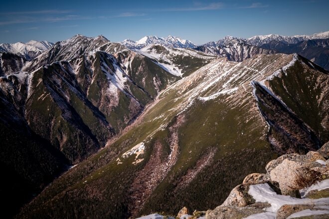 【ハイカー女子の一杯】初冬の常念岳登山 「ペットボトル一本分の重さの三脚！」 わたしが雪山で ”立ち止まる理由”  2025年の画像009