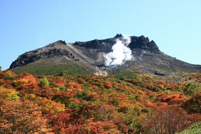 「那須ロープウェイ」 鮮やかな秋色の那須連山と噴煙を上げる茶臼山の絶景の中へ【紅葉フォトトレッキングガイド vol.1】栃木県・那須エリアの画像004
