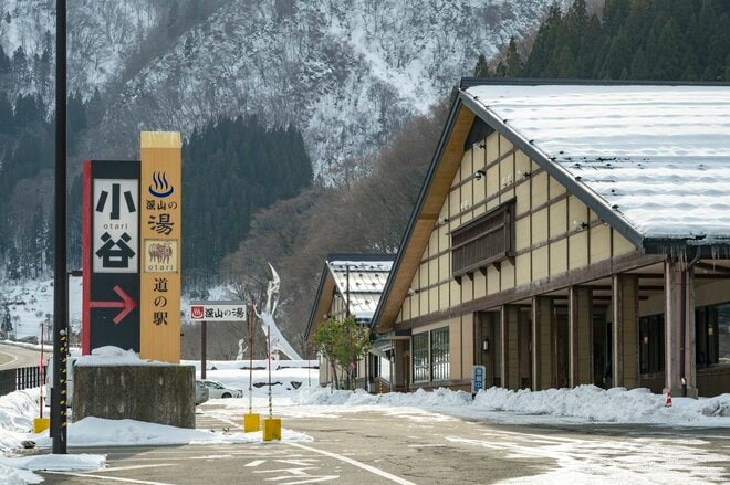山里の懐かしい景色の中、ローカル列車「大糸線」に揺られ  ～大人気「道の駅」 老舗名湯「姫川温泉」で味わう冬の “おたり旅”～【長野県小谷村】の画像006