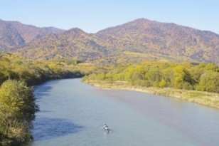 北海道在住ライターが教える富良野「もう一つの彩りの季節」！  川下りでの「唯一無二の紅葉」とは？
