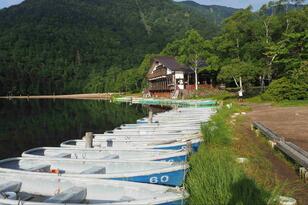 超シンプルな仕掛けの “ヒリヒリ感” がツボ！「全長8ｍ・ノベ竿」で「ヒメマス」釣り！  2匹ゲット「高級魚の味わい」とは？  9月もOK「湯ノ湖」実釣レポ