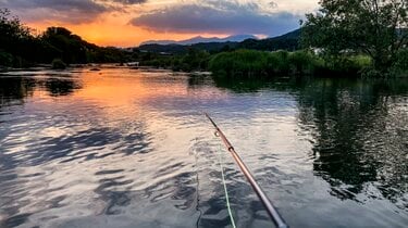 渓流釣り】「渡良瀬川で夕日を眺めながらフライフィッシング 」釣りを