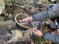 【こんな渓流釣りはNG！】上流域で「木にキャスト」＆ 撮影中に逃げられる… テンカラ歴5年ライター「赤面デビュー話」と夢の「尺イワナ」釣果レポの画像003
