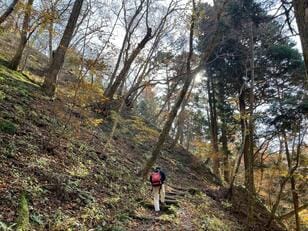 冬空の絶景を堪能したい！  茨城のパノラマ低山「八溝山」山頂展望台からの眺望＆修験の歴史も味わう、約3時間ハイキングコース