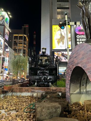 「鉄道の日」SL広場に展示されているC11は新橋とは縁も所縁もない蒸気機関車だった！【櫻井寛の駅弁ひとり旅「横濱中華弁当」（崎陽軒）桜木町駅／神奈川県横浜市】