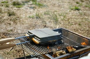 『ニトリ』で見つけたお手軽「木製ラック」、コスパ最高「BBQグリル」！  キャンプギアの穴場の「お値段以上」アイテムとは？