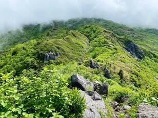 絶景の百名山「白山」！ 750名収容の山小屋「白山室堂ビジターセンター」泊のメリットは？ 「山頂でご来光」&チャレンジ「観光新道ルート」登山レポ