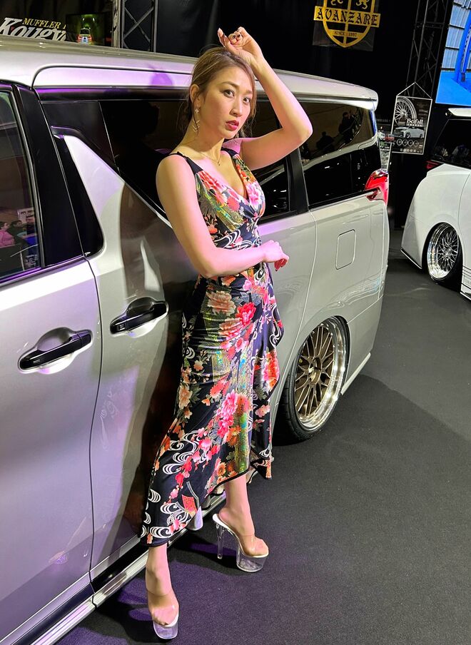 速報！「東京オートサロン 2024」が開幕！！ ド迫力のドリフト走行実演も、“可愛い子ちゃんやセクシー系美女まで” イベントを彩るコンパニオンも、待っている！【編集部リポート 第1弾】の画像011