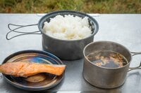 今年の新米もう炊いた？  エバニューの “モバイル炊飯器” なら焚火でもコゲつきなし＆「コツ・ワザ」いらずで炊飯OK！「U.L. Alu Pot 700」レポート