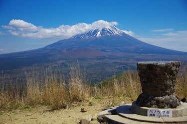 富士山の「東西絶景」２つの湖に立つブラボーな「パノラマ台」＜山梨県