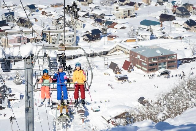 【湯沢中里スノーリゾート】充実のコースと施設が「ゲレンデデビュー＆ファミリースキー」に最適！  この冬から「初心者＆初級者向けスクール」も新登場の画像