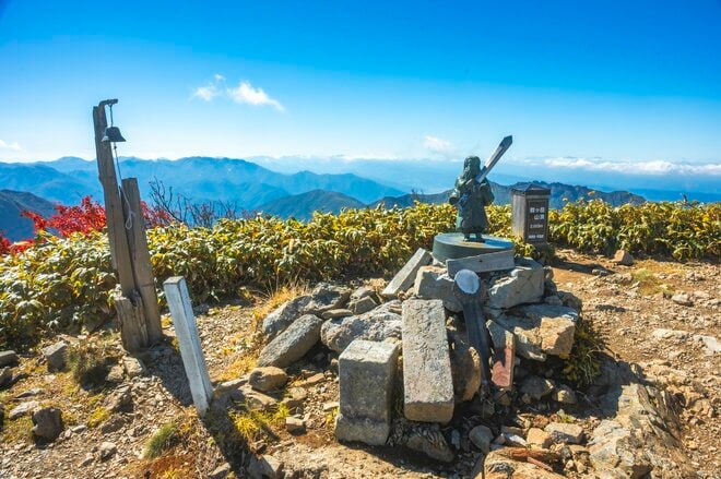 【登山】“滝雲”の名所、枝折峠！  遥かなる稜線を辿る紅葉の百名山「越後駒ヶ岳」へ   新潟県 2026年の画像006