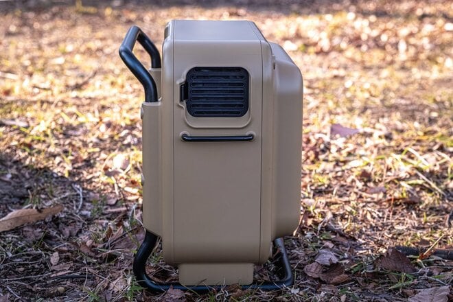 ガジェットのトップランナーが本気で考えた “アウトドア特化型ポタ電” エレコム「POWER STATION 700N」 この軽さ… 屋外電気事情を変えるかも！？の画像003