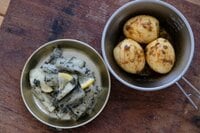キャンプの大定番＜カレー＞の超お手軽ランクアップ術！ 誰でも簡単に作れる「スパイスサイドメニュー」