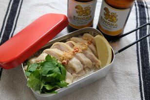 スプーン１本で中の状態がわかる！「メスティン炊飯」の秘訣とアウトドア向きな「お米の選び方」【季節の外ごはん vol.18】