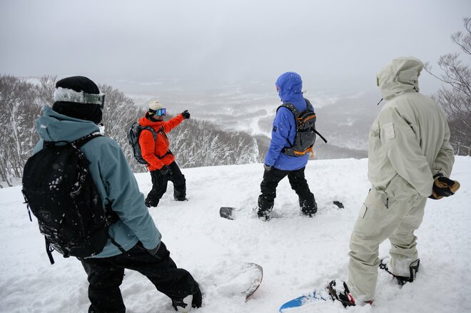「青森スプリング・スキーリゾート」  新サービス “リゾートガイドツアー” にレジェンド・スノーボーダーと参加！  ハイク不要の “パウダースノー” 堪能レポート！【青森県鯵ヶ沢町】の画像001