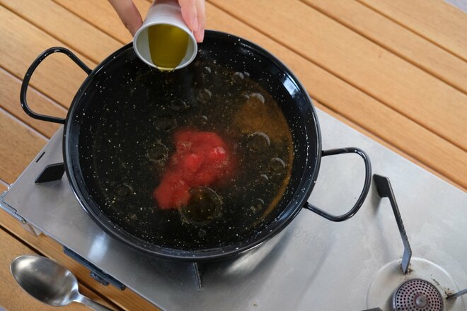 【冬キャン向きのパーティメニュー】炒めないから簡単！  失敗知らずの「マルゲリータパエリア」【季節の外ごはん vol.57】の画像002
