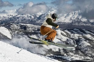 【ROSSIGNOL（ロシニョール）】やはりロシニョールは冬が似合う！  今シーズンも多彩なウェアでスノーシーンの主役に！