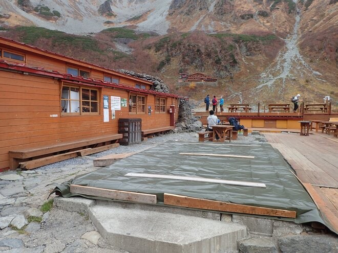 【晩秋登山】北アルプスの絶景をひとり占め！ 登山者の少ない “穴場” シーズンを狙って「涸沢」＆「奥穂高岳」への画像011