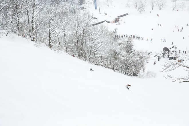 【新雪パウダー狙いならココ！ 2025/26シーズン】浮遊感が病みつき！  北海道・新潟・長野・群馬の「パウダー滑走におすすめのゲレンデ」7選の画像007
