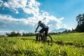 【自転車】気分はヨーロッパ！？  しなの鉄道の「サイクルトレイン」を利用して訪れる “野尻湖・北信濃里山グラベルライド” 「天国と地獄が入り乱れるトレイルの先に、想像以上の絶景が！」 新潟県・長野県｜2026年の画像014