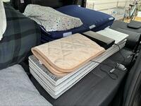 100均「ダイソー」の「USB式ひざ掛け」で「車中泊」をあたたかく過ごす！  税込み1,100円の高コスパ＆触感もちもち！  使い勝手はどう？「実践レポ」