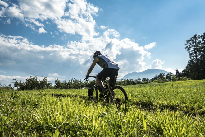 【自転車】気分はヨーロッパ！？  しなの鉄道の「サイクルトレイン」を利用して訪れる “野尻湖・北信濃里山グラベルライド” 「天国と地獄が入り乱れるトレイルの先に、想像以上の絶景が！」 新潟県・長野県｜2026年の画像014