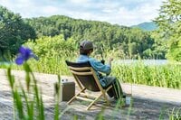 「アウトドアチェアひとつで世界が変わる！」最高の掛け心地が誘う「至福の贅沢時間」