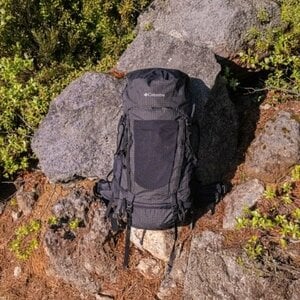 【山岳ガイドの欲しいを形に】コロンビアが手がけた大型モデル「ワイルドウッドEXP 50L+10L バックパック」の“ここ”がすごい！