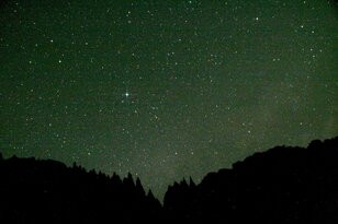 2023年は「観測最適」の当たり年！ 8月ペルセウス座流星群だけじゃない！「流れ星カレンダー」と「正しい見つけ方」