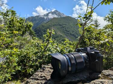 山で使える” スペックを実体験！ ミラーレス一眼「OM-5 Mark II」を手