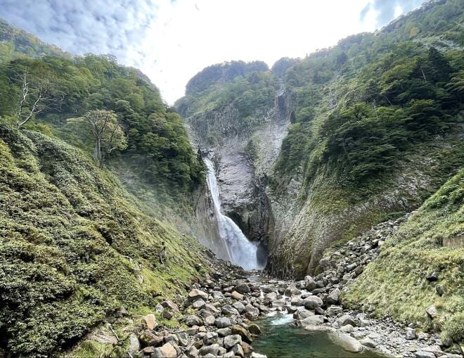 【落差日本一「称名滝」】春には期間限定の「幻の滝」が見られる、立山で味わう絶景と圧巻の水しぶき！の画像003