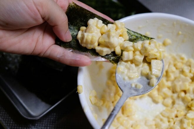 ライスペーパーが衣代わりに！  メスティンで作る「お手軽とうもろこし天ぷら」【季節の外ごはん vol.68】の画像005