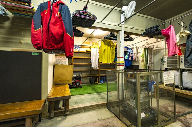 白馬大雪渓を登りきった先に待つ至極の山小屋！  大満足の “夕食バイキング” と “快適＆安心” が詰まった「白馬岳頂上宿舎」【長野県白馬村】の画像010