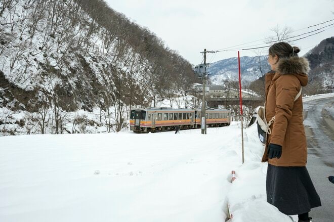 山里の懐かしい景色の中、ローカル列車「大糸線」に揺られ  ～大人気「道の駅」 老舗名湯「姫川温泉」で味わう冬の “おたり旅”～【長野県小谷村】の画像025