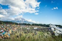 富士山の絶景に抱かれる秋フェス！「朝霧JAM」気温は？  テントサイトは？  “キャンプも音楽も好き”リピーターの楽しみ方【10月18日・19日／静岡県富士宮市】
