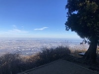 見晴らし抜群の冬こそ登りたい！ 丹沢「大山」地平線が丸く見える？ 関東平野を一望する、山頂からの絶景！ ヤビツ峠コース「登山レポ」
