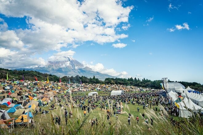 富士山の絶景に抱かれる秋フェス！「朝霧JAM」気温は？  テントサイトは？  “キャンプも音楽も好き”リピーターの楽しみ方【10月18日・19日／静岡県富士宮市】の画像