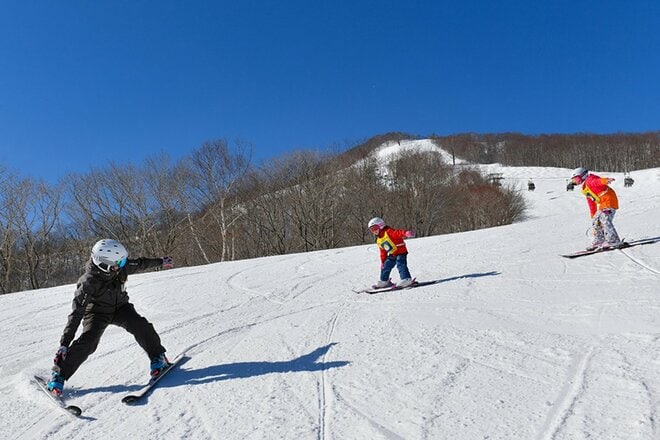 【子どもの雪山デビューはスクールへ！ 2025/26シーズン】楽しく上達が◎！ 「子ども向けスクールが人気のスキー場」7選の画像005