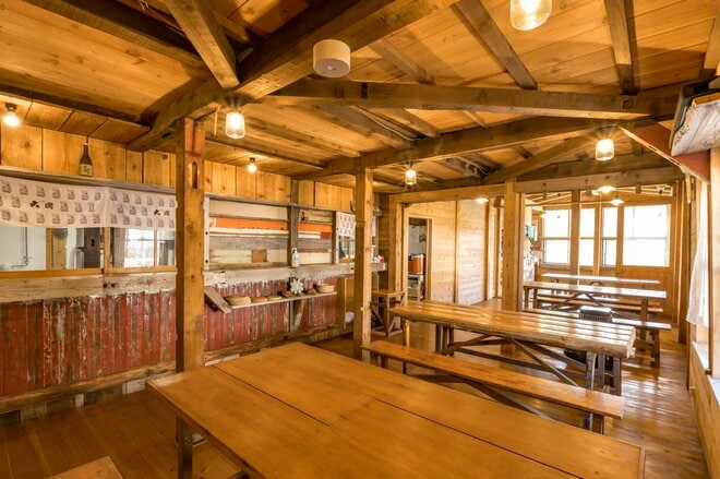白馬連峰の稜線に建つ天空の山小屋「天狗山荘」 “360度の絶景” と “高山植物の希少種ウルップソウ”  自慢の「天狗鍋」も堪能【長野県白馬村】の画像016